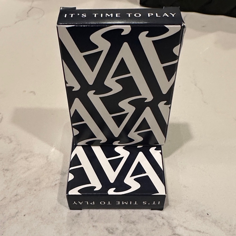 Avantstay Playing Cards - 2 full sets